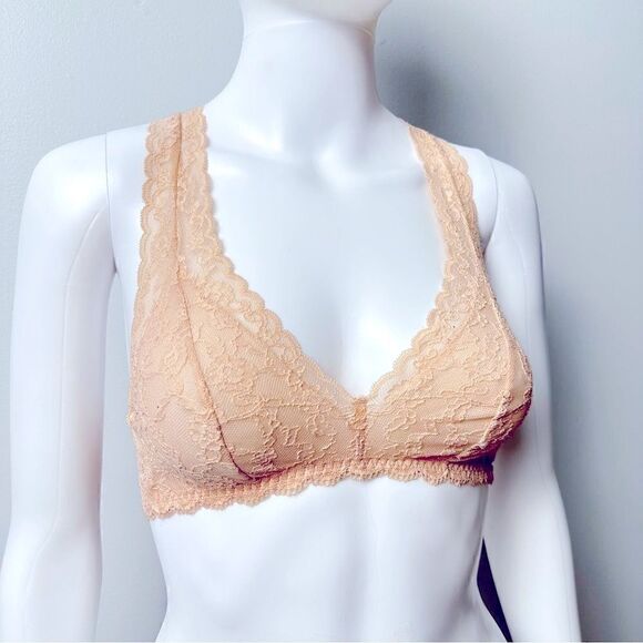 ɢᴜᴄ ᴠꜱ ᴜɴʟɪɴᴇᴅ ʟᴀᴄᴇ ʙʟᴜꜱʜ ʟᴏᴜɴɢᴇ ʙʀᴀʟᴇᴛᴛᴇ - Picture 4 of 10